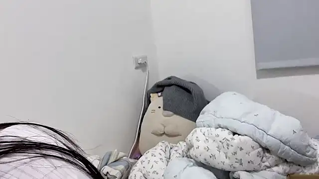 LHeart online show from 10-28-25, 02:05