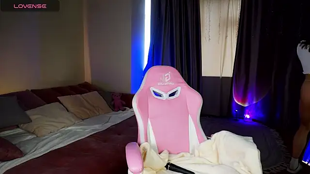 Snapshot of SPICY_KIM chatting on 10-13-25, 04:47 SPICY KIM online show from 10-13-25, 04:47