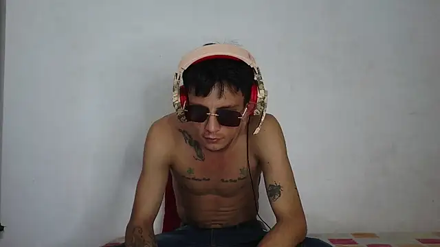 andrewcoopper1 online show from 02-08-26, 04:32