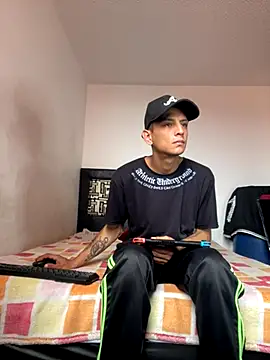 andrewcoopper1 online show from 09-30-25, 04:02