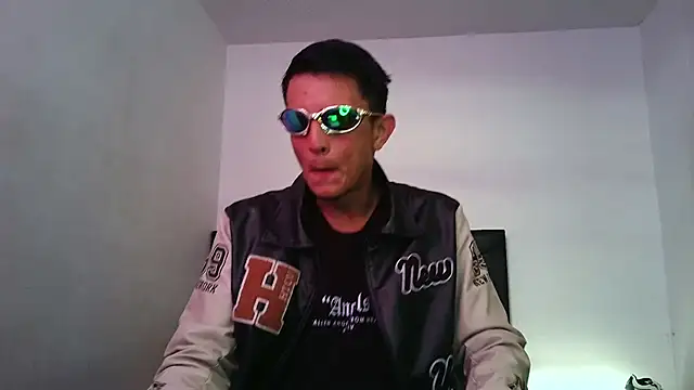 andrewcoopper1 online show from 02-05-26, 01:18