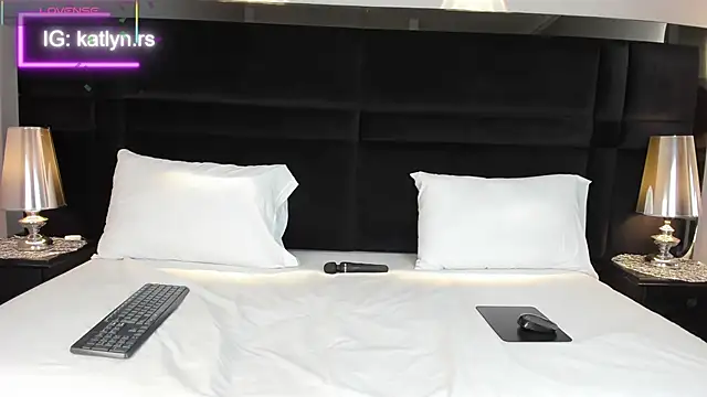 KatlynRous online show from 11-10-25, 05:18