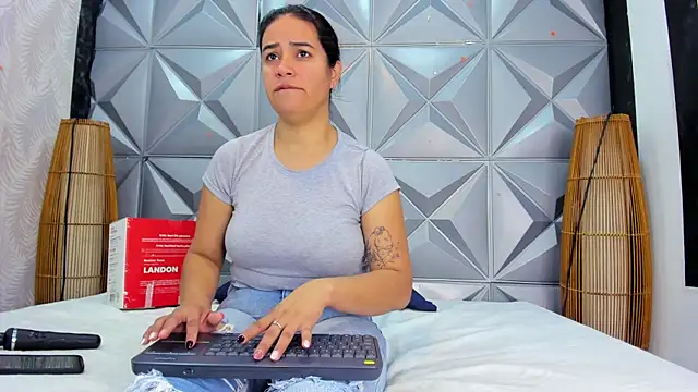 GreciaFox1 online show from 11-28-25, 11:21