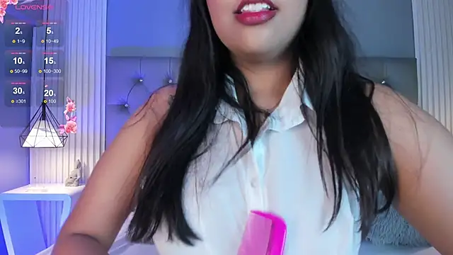 Snapshot of SofiAdanss chatting on 10-24-25, 11:42 SofiAdanss online show from 10-24-25, 11:42