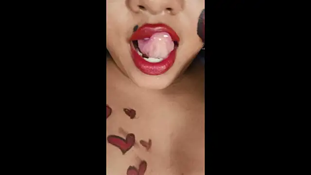 Snapshot of SelenaKayle chatting on 06-18-26, 12:21 SelenaKayle online show from 06-18-26, 12:21