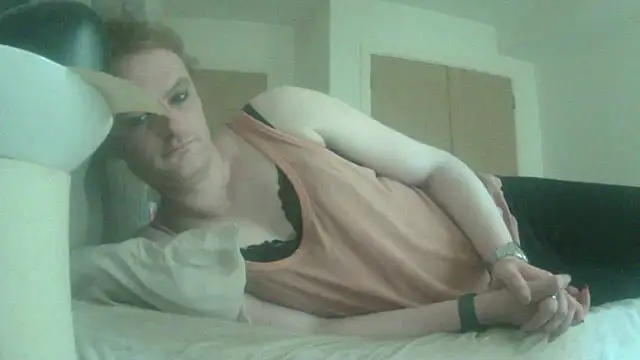 Snapshot of avamaxwell chatting on 06-10-26, 12:17 avamaxwell online show from 06-10-26, 12:17
