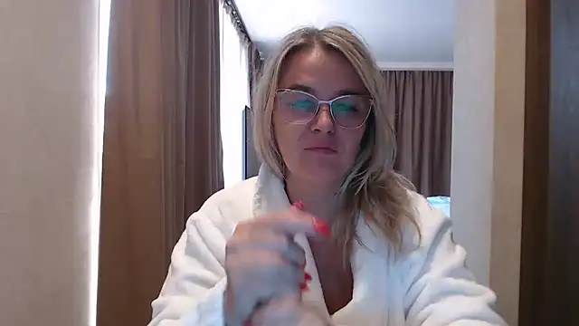 Snapshot of EleanoraDream chatting on 07-27-26, 05:25 EleanoraDream online show from 07-27-26, 05:25