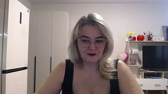 Snapshot of EleanoraDream chatting on 05-03-26, 09:58 EleanoraDream online show from 05-03-26, 09:58