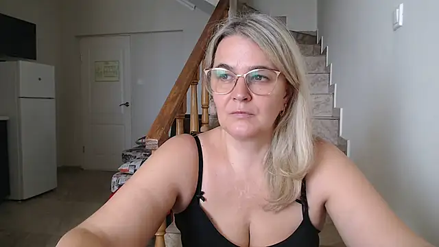 Snapshot of EleanoraDream chatting on 06-28-26, 12:44 EleanoraDream online show from 06-28-26, 12:44