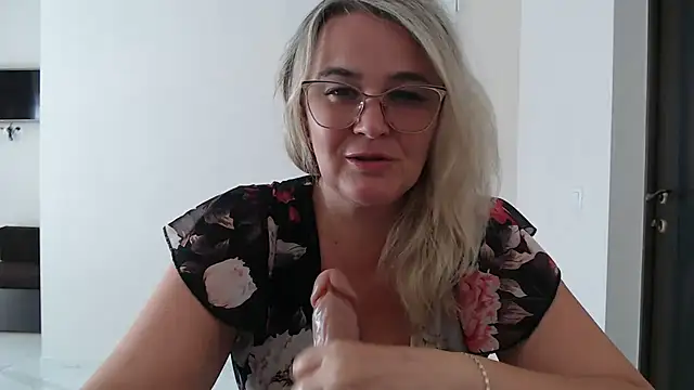 Snapshot of EleanoraDream chatting on 08-07-26, 01:28 EleanoraDream online show from 08-07-26, 01:28