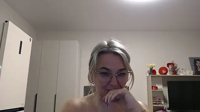 Snapshot of EleanoraDream chatting on 05-09-26, 05:16 EleanoraDream online show from 05-09-26, 05:16