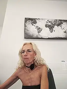 Snapshot of clarabell4 chatting on 06-16-26, 08:25 clarabell4 online show from 06-16-26, 08:25