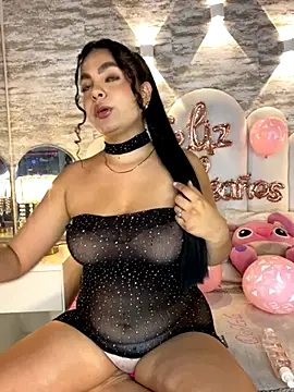 Yassy vazquez online show from 11-22-25, 07:13