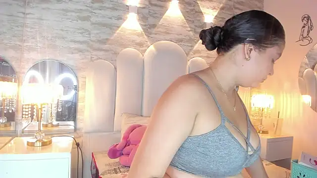 Yassy vazquez online show from 01-13-26, 07:29