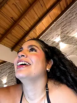 Yassy vazquez online show from 11-21-25, 07:35