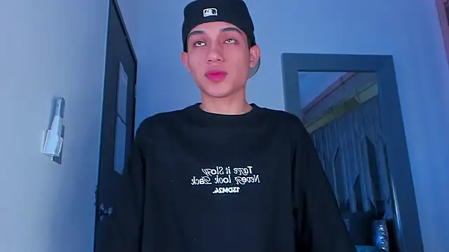 Snapshot of Sebax_Young chatting on 03-14-26, 08:37 Sebax Young online show from 03-14-26, 08:37