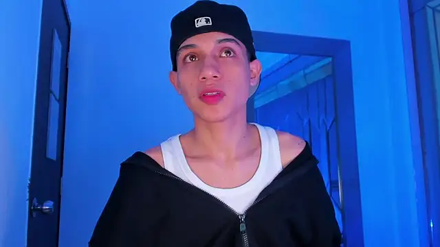 Snapshot of Sebax_Young chatting on 03-21-26, 03:41 Sebax Young online show from 03-21-26, 03:41