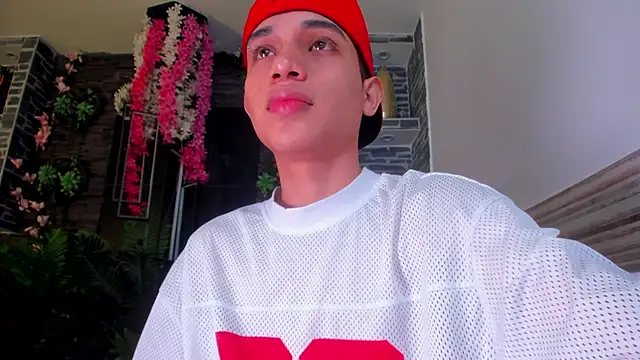 Snapshot of Sebax_Young chatting on 04-19-26, 04:02 Sebax Young online show from 04-19-26, 04:02