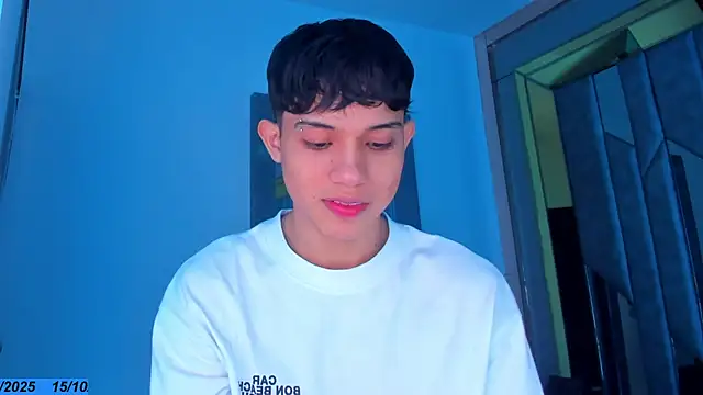 Snapshot of Sebax_Young chatting on 10-15-25, 08:06 Sebax Young online show from 10-15-25, 08:06