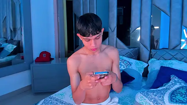 Snapshot of Sebax_Young chatting on 09-18-25, 08:12 Sebax Young online show from 09-18-25, 08:12