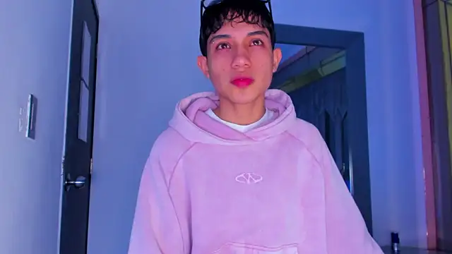 Snapshot of Sebax_Young chatting on 03-30-26, 08:32 Sebax Young online show from 03-30-26, 08:32