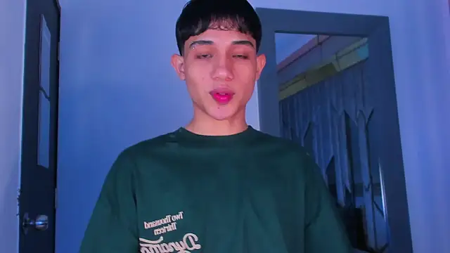 Snapshot of Sebax_Young chatting on 03-18-26, 08:32 Sebax Young online show from 03-18-26, 08:32