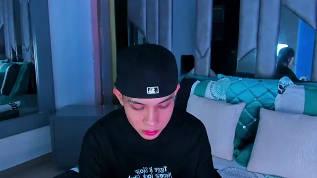 Snapshot of Sebax_Young chatting on 03-29-26, 08:32 Sebax Young online show from 03-29-26, 08:32