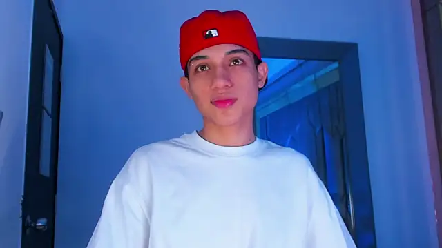 Snapshot of Sebax_Young chatting on 03-16-26, 07:49 Sebax Young online show from 03-16-26, 07:49