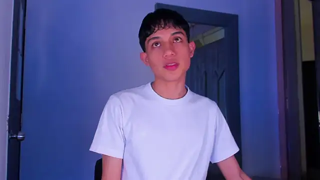 Snapshot of Sebax_Young chatting on 03-19-26, 08:20 Sebax Young online show from 03-19-26, 08:20