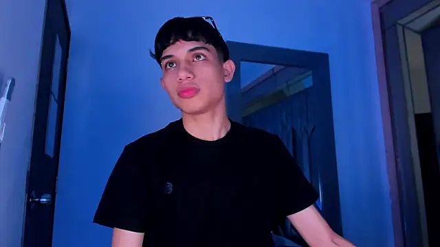 Snapshot of Sebax_Young chatting on 02-11-26, 08:09 Sebax Young online show from 02-11-26, 08:09