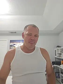 Snapshot of cubanitofeliz40 chatting on 05-19-26, 06:15 cubanitofeliz40 online show from 05-19-26, 06:15