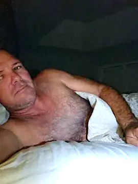 cubanitofeliz40 online show from 12-18-25, 11:25