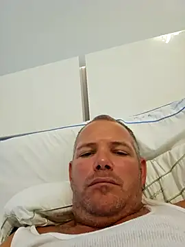 cubanitofeliz40 online show from 11-30-25, 05:14