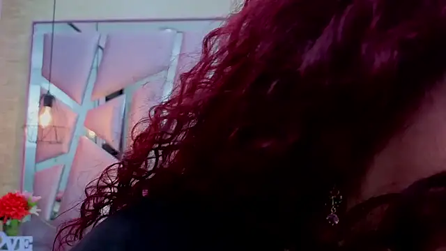 ThaliaCross online show from 06-18-26, 07:41