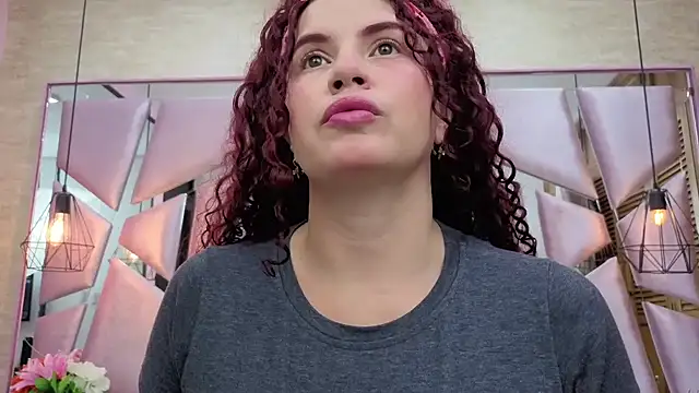 ThaliaCross online show from 04-17-26, 07:49