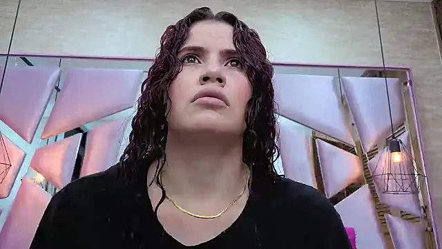 Snapshot of ThaliaCross chatting on 02-20-26, 08:00 ThaliaCross online show from 02-20-26, 08:00