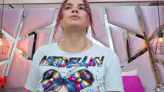 Snapshot of ThaliaCross chatting on 02-24-26, 08:10 ThaliaCross online show from 02-24-26, 08:10