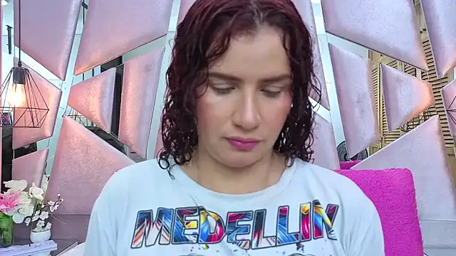 Snapshot of ThaliaCross chatting on 01-17-26, 07:50 ThaliaCross online show from 01-17-26, 07:50