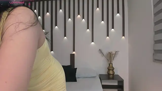 Snapshot of emma_fhox chatting on 02-20-26, 02:19 emma fhox online show from 02-20-26, 02:19