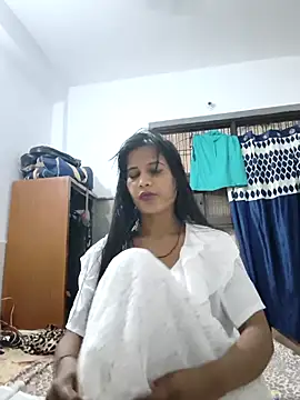 cute radhikaa online show from 10-20-25, 11:55