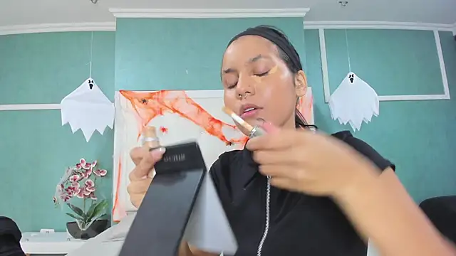 ania gomez online show from 10-31-25, 01:41