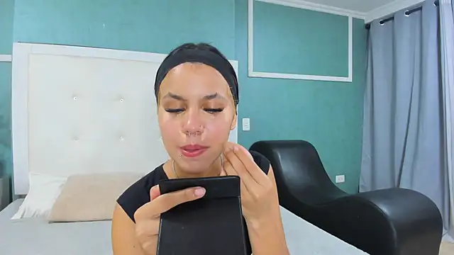 ania gomez online show from 12-14-25, 02:00