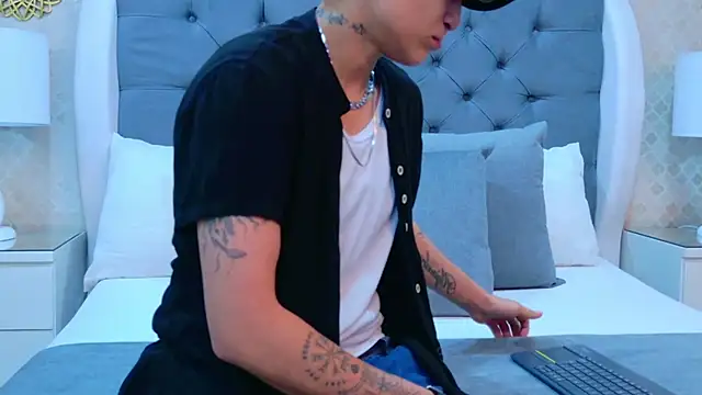 ZoeKrug online show from 11-01-25, 12:10