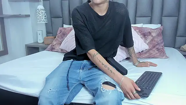 ZoeKrug online show from 02-19-26, 12:13