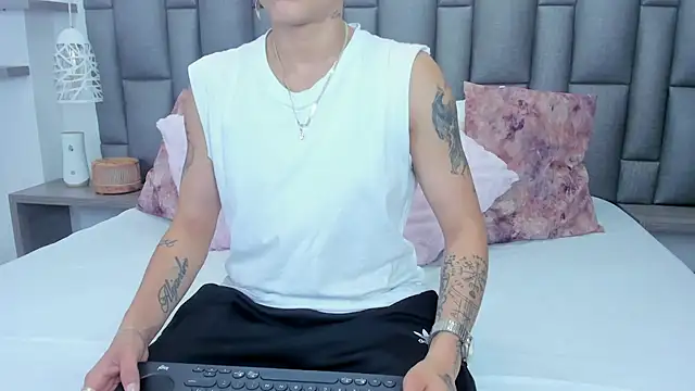 ZoeKrug online show from 02-20-26, 12:29