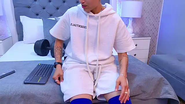 ZoeKrug online show from 11-28-25, 07:58