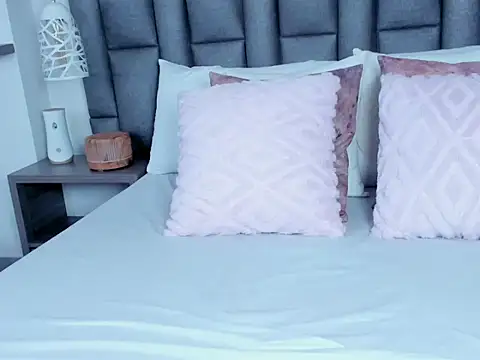 ZoeKrug online show from 02-14-26, 05:46