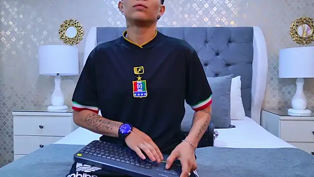 ZoeKrug online show from 10-28-25, 11:53