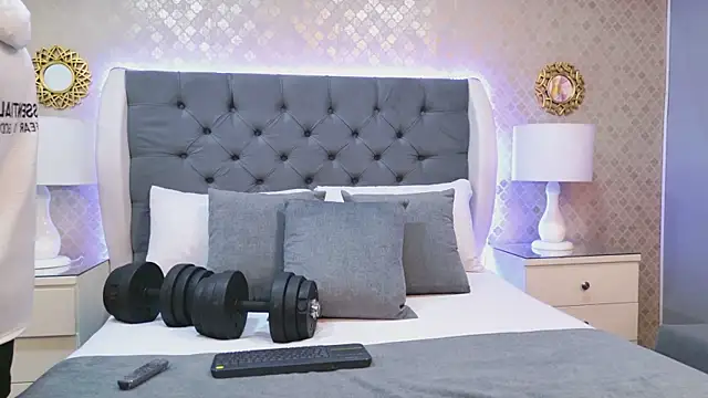 ZoeKrug online show from 12-17-25, 11:48