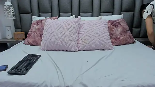 ZoeKrug online show from 02-21-26, 01:13